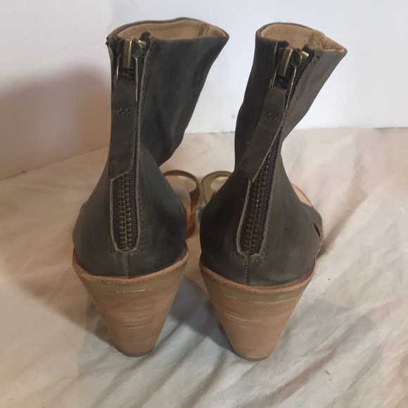 “KOOLABURA” By UGG Leather Ladies Sandals. - Picture 5 of 15